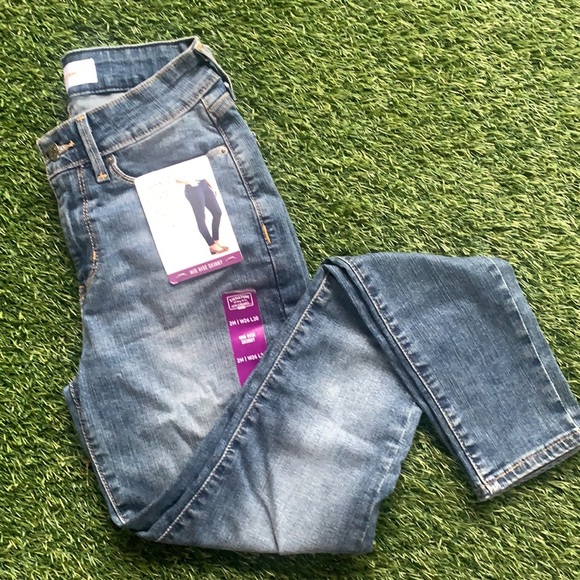 Signature by Levi Strauss & Co. Gold Label Women's Modern Skinny Jeans - Picture 12 of 15